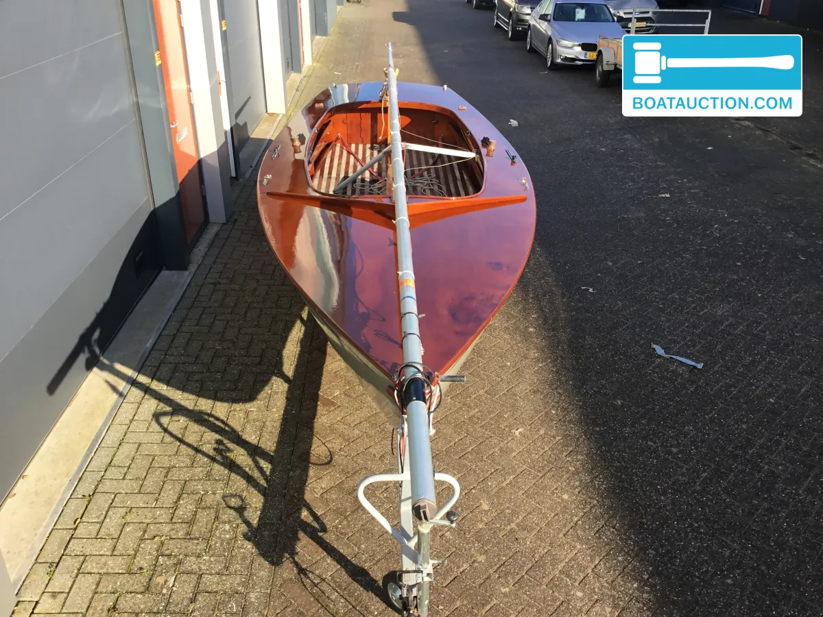 foto: 18 Spanker 712