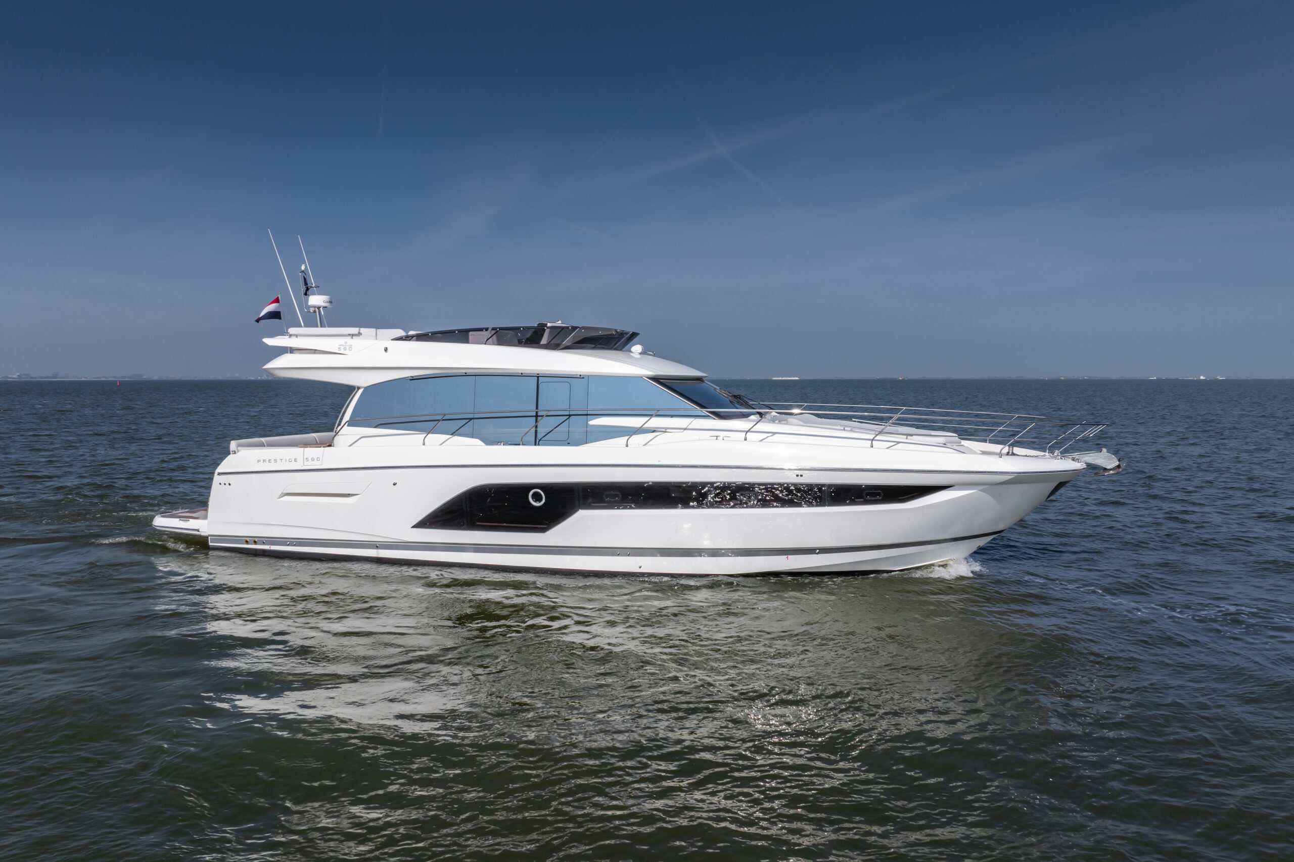 foto: 30 Prestige 590