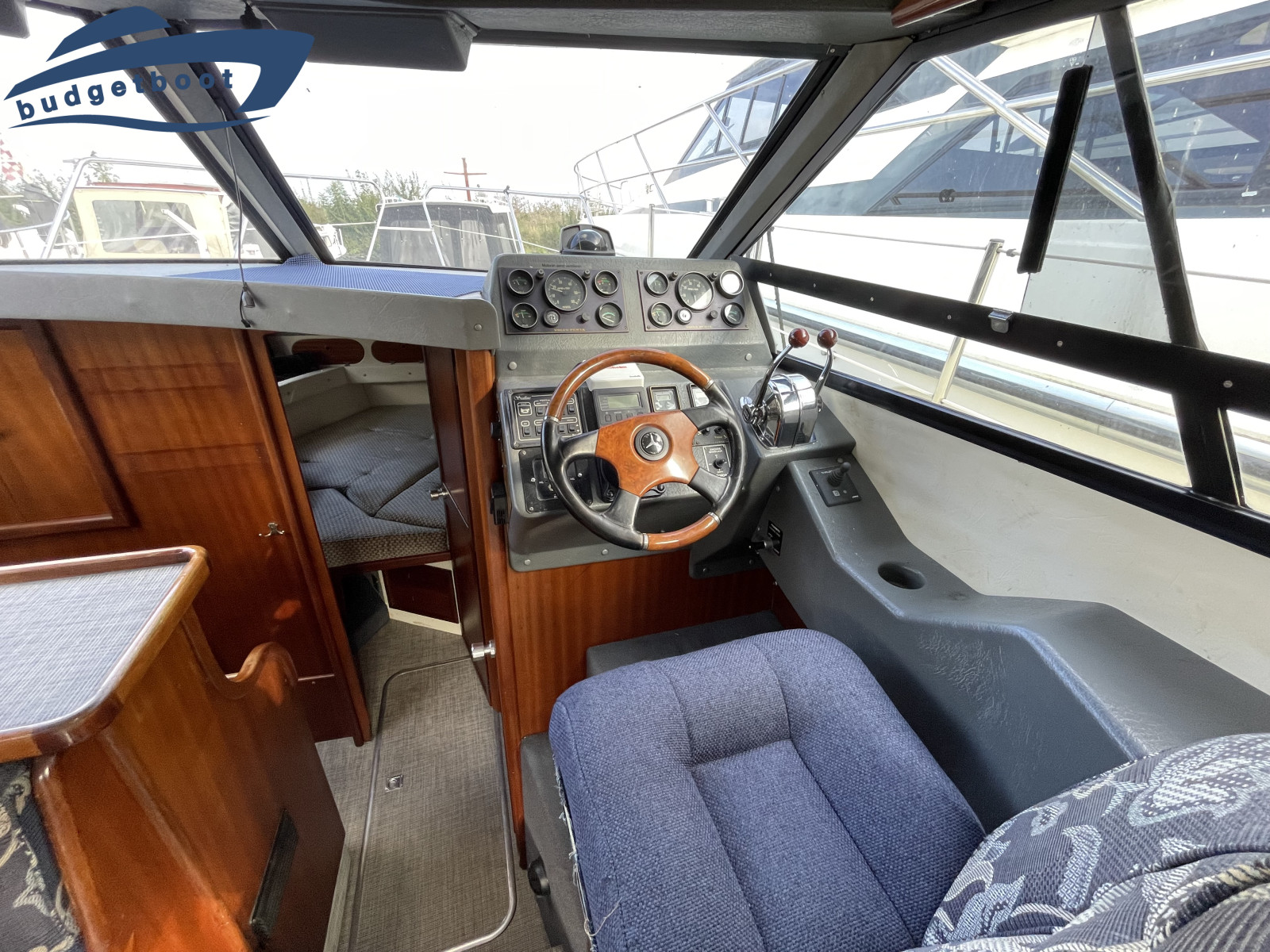 foto: 8 Sealine 305 Flybridge