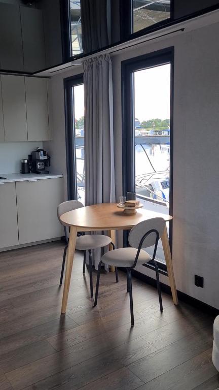 foto: 8 Solstar Houseboat Basic 11-4,2