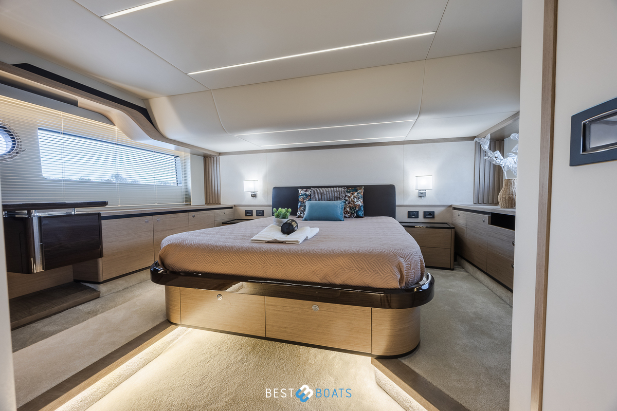 foto: 39 Absolute  Navetta 52