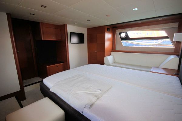 foto: 8 Prestige 590