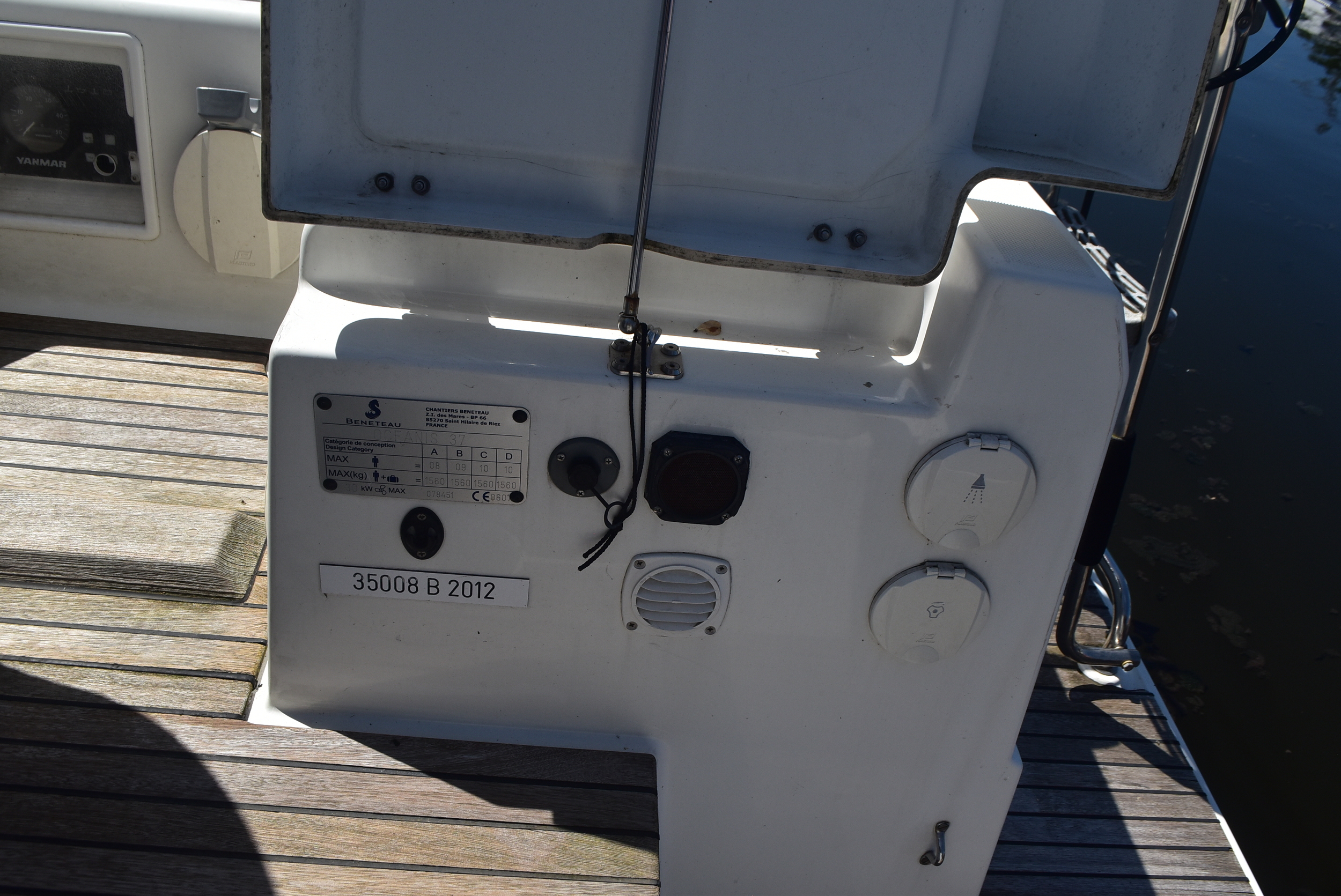 foto: 15 Beneteau Oceanis 37