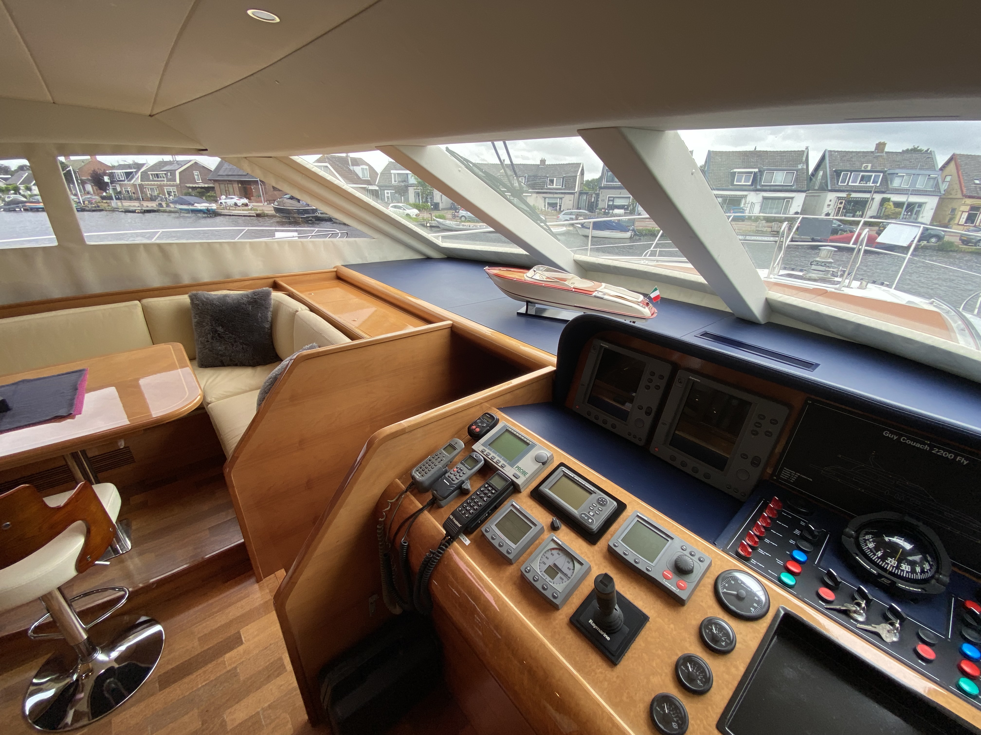 foto: 12 Guy Couach 2200