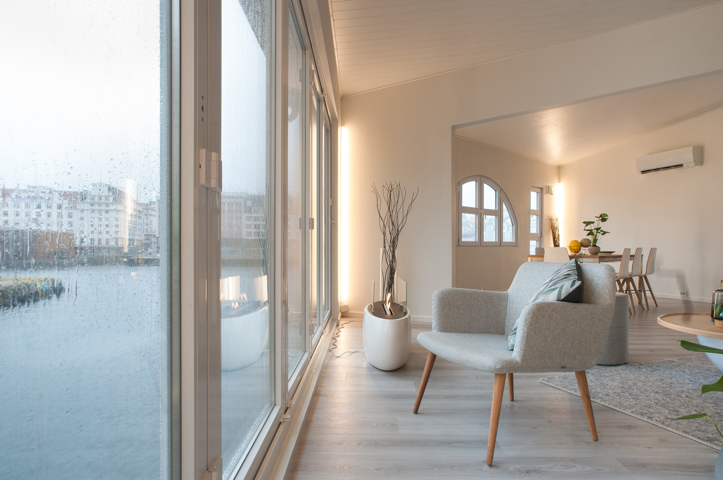 foto: 7 Grey Floating House Houseboat