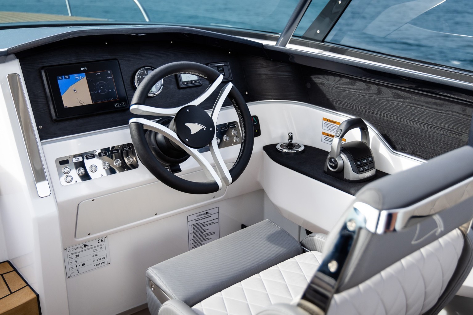 foto: 15 Alfastreet Marine 28 Cabin Electric