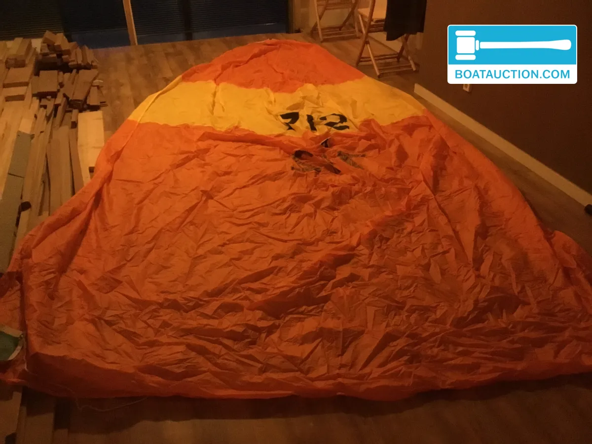 foto: 19 Spanker 712