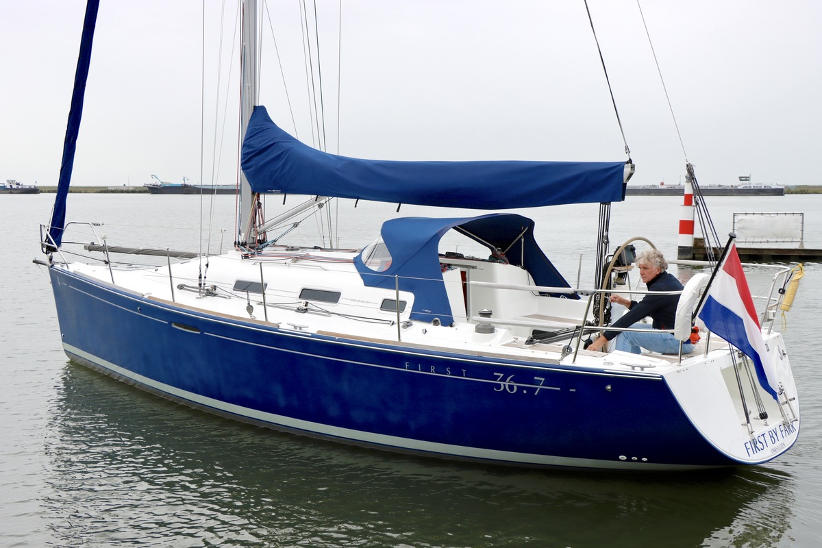 foto: 4 Beneteau  First 36.7 Performance uitvoering