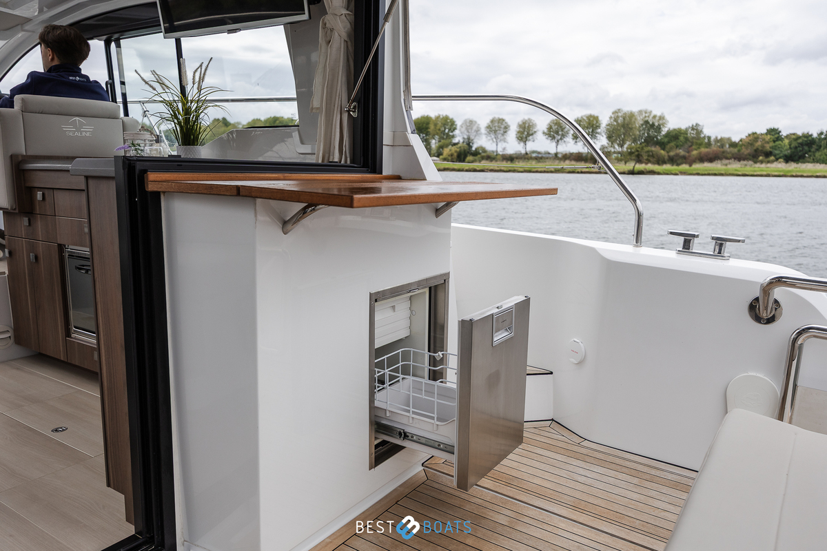 foto: 18 Sealine C330