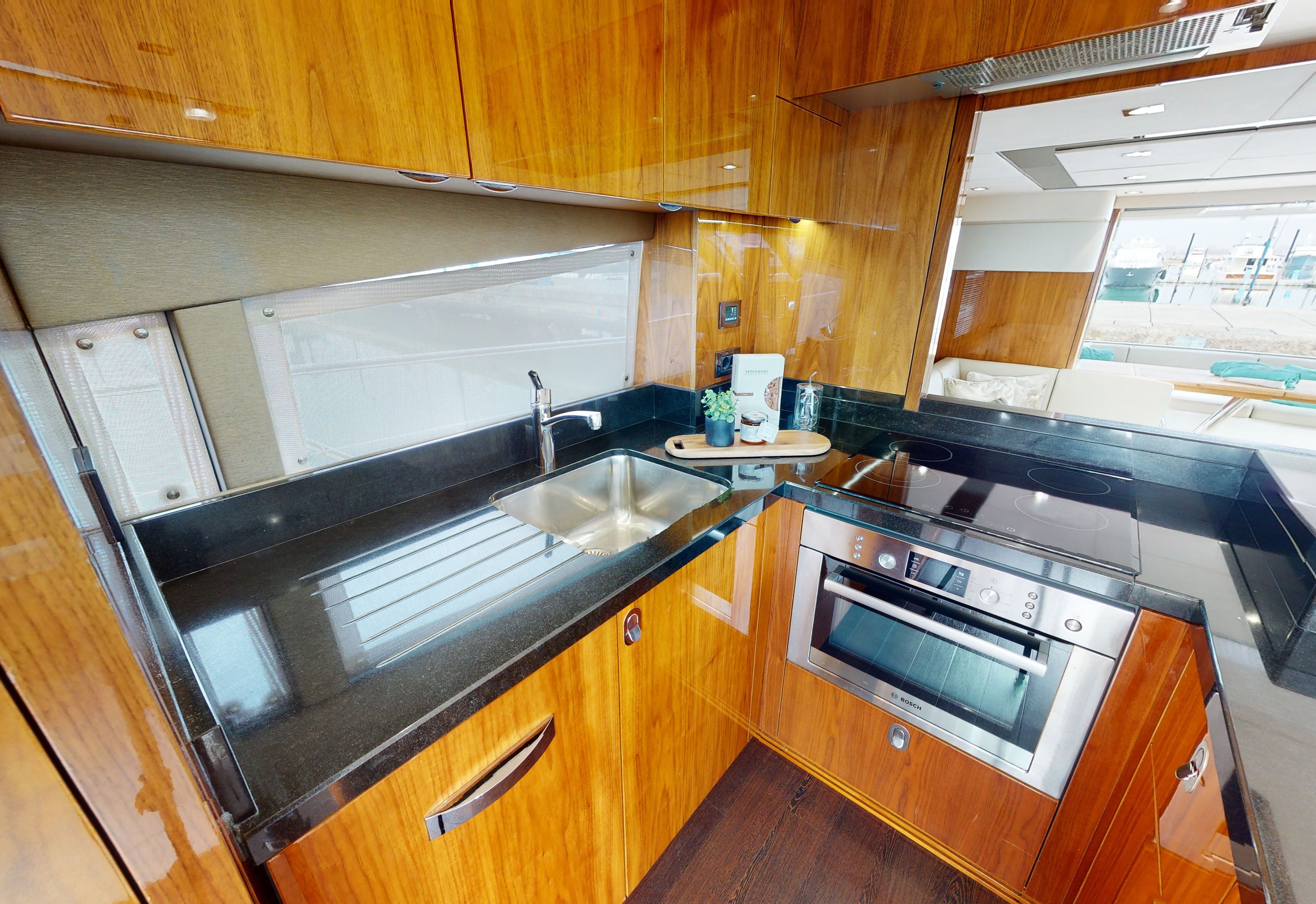 foto: 16 Sunseeker 65 Manhattan