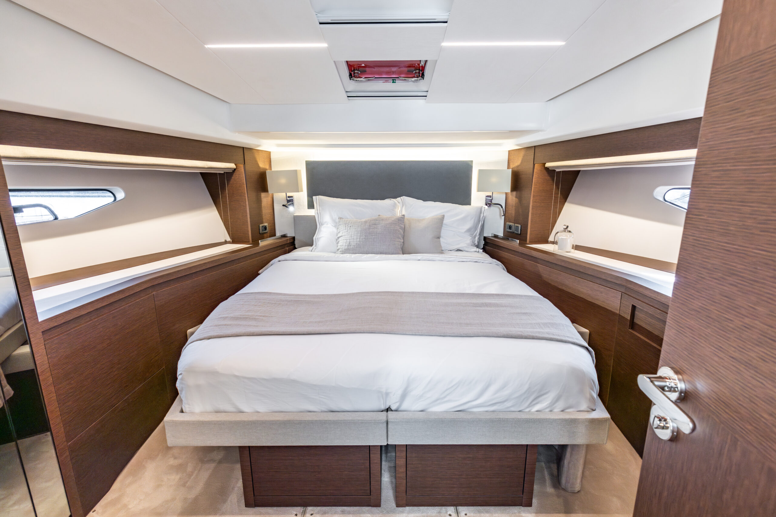 foto: 31 Prestige 590