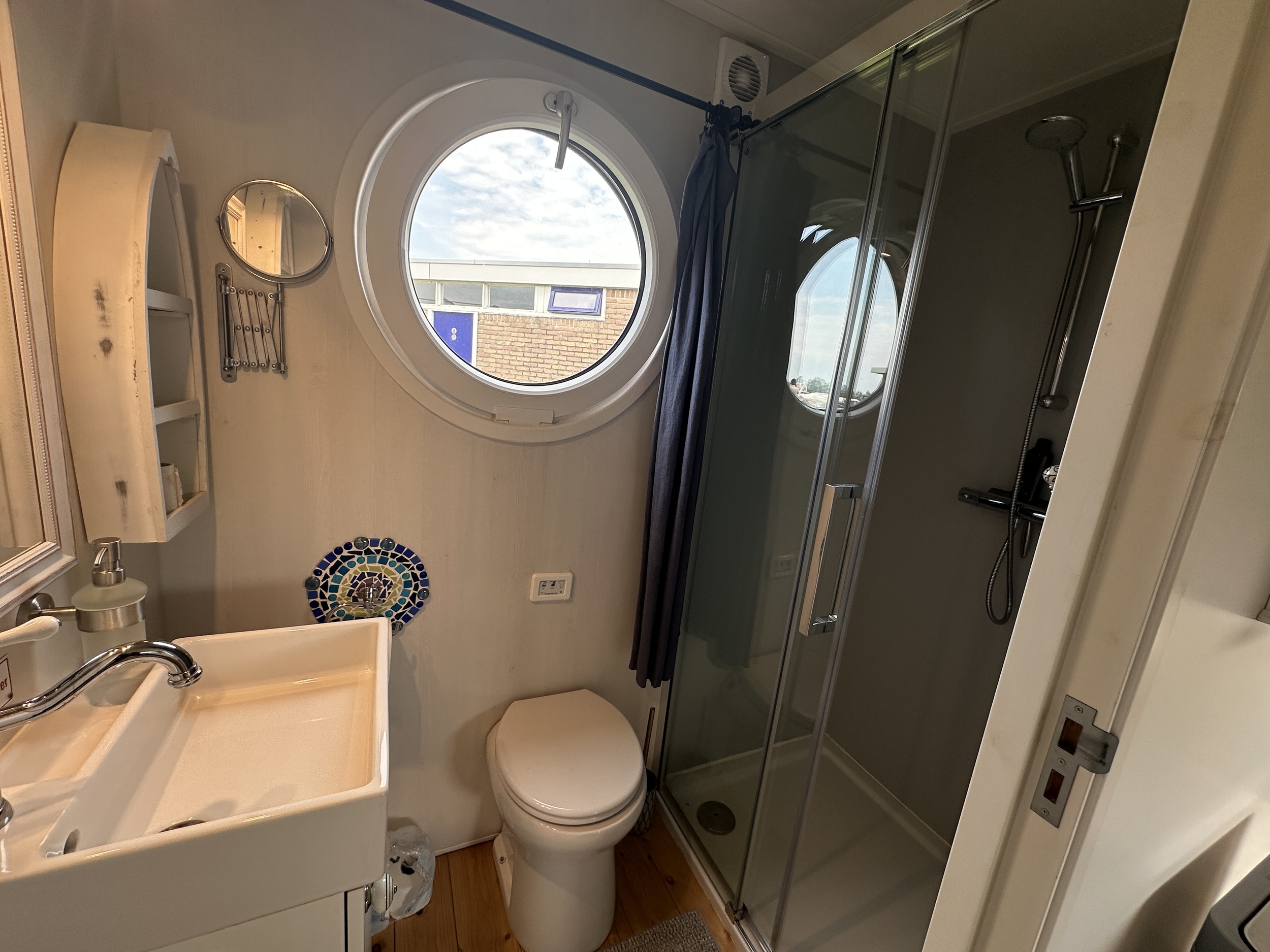 foto: 20 Lotus Houseboats 12 XT - Boven Besturing