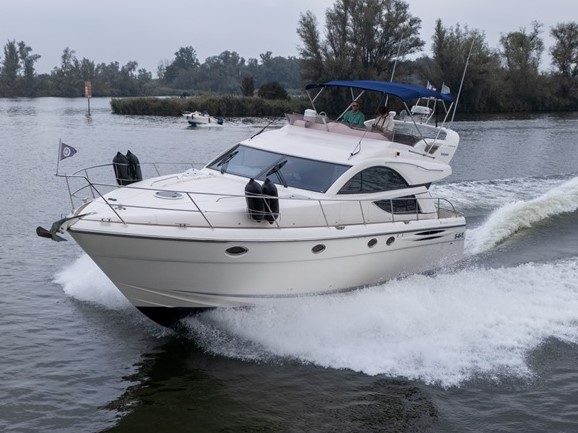 foto: 24 Fairline Phantom 50