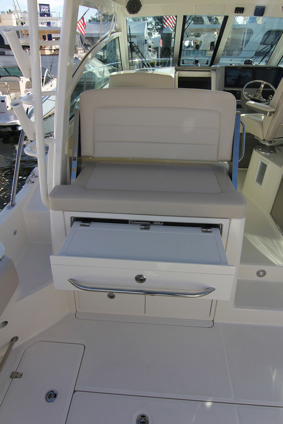 foto: 8 Boston Whaler 345 Conquest