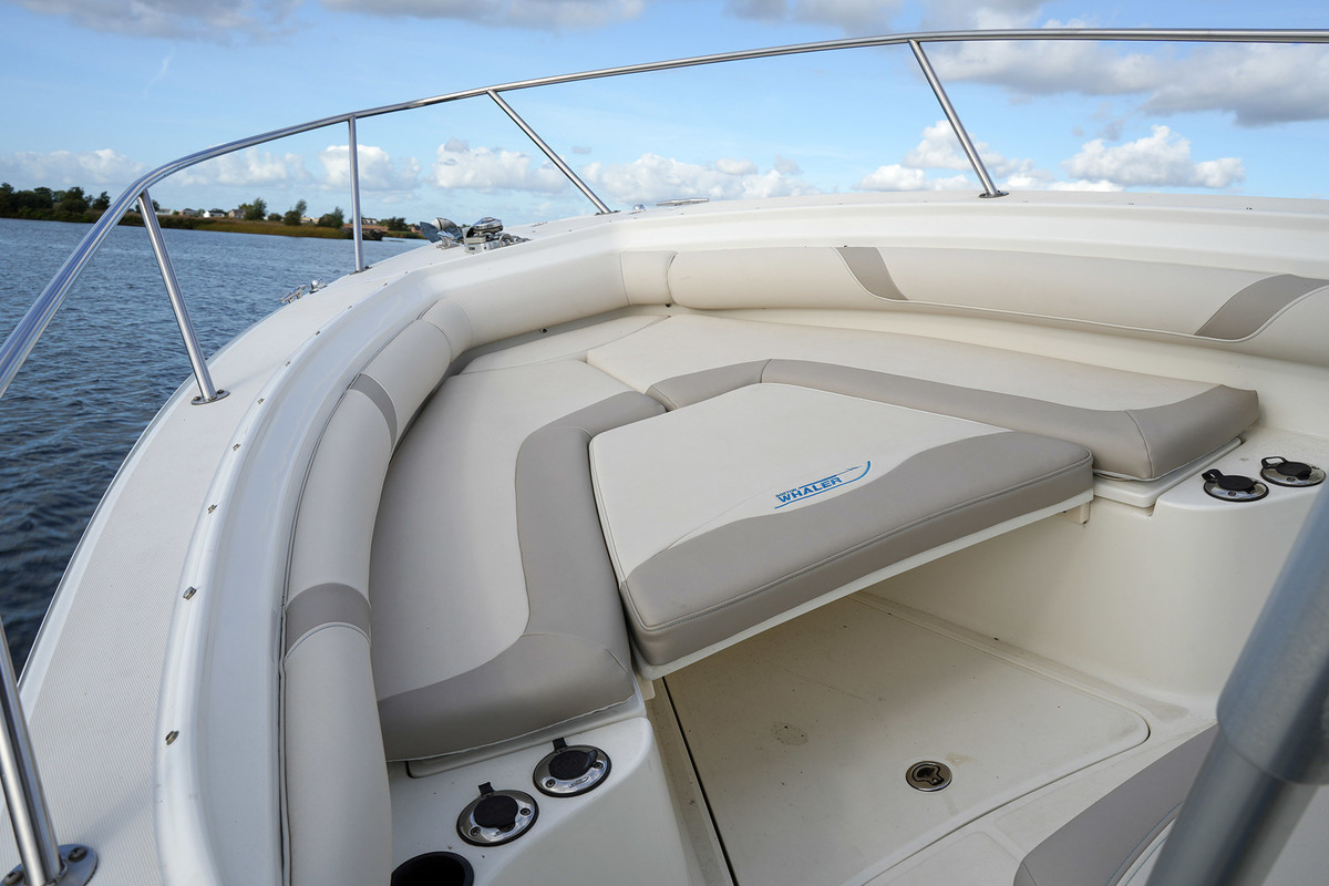 foto: 23 Boston Whaler 270 Outrage