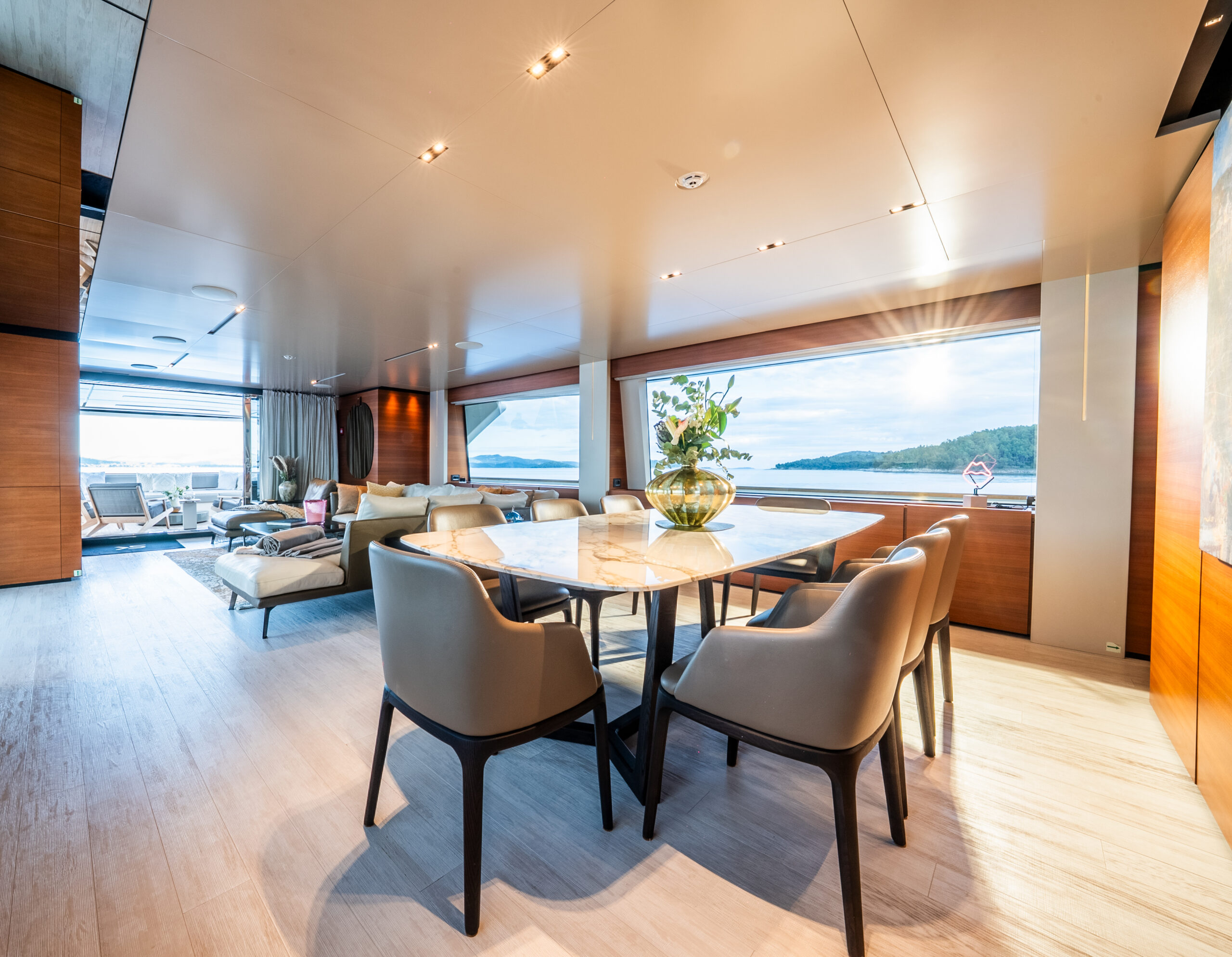 foto: 49 Custom Line Navetta 33