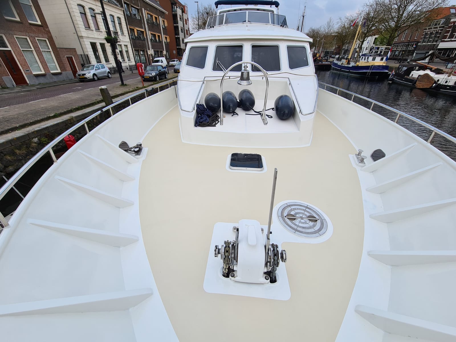 foto: 19 Jacabo 2300 (Varend woonschip)