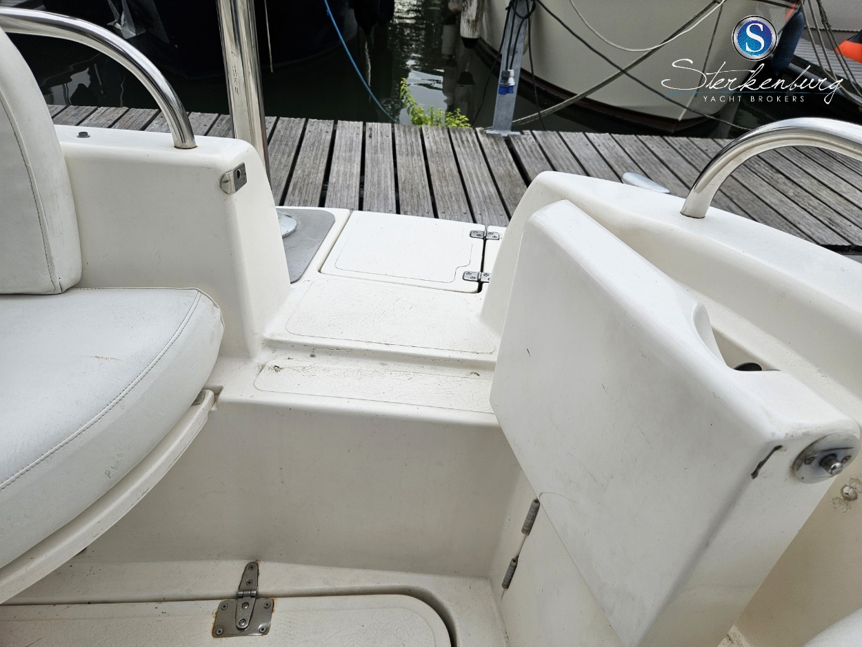 foto: 25 Sealine F330 Statesman