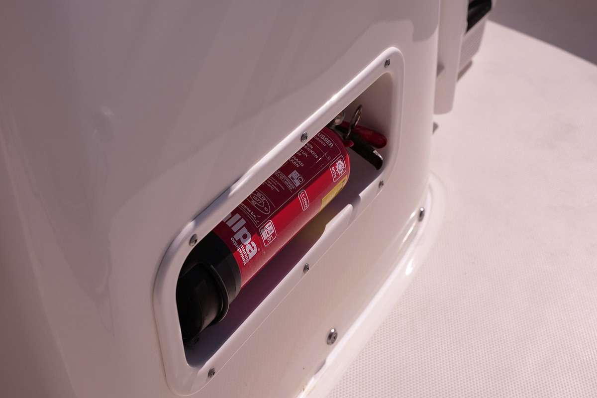 foto: 37 Boston Whaler 170 Dauntless