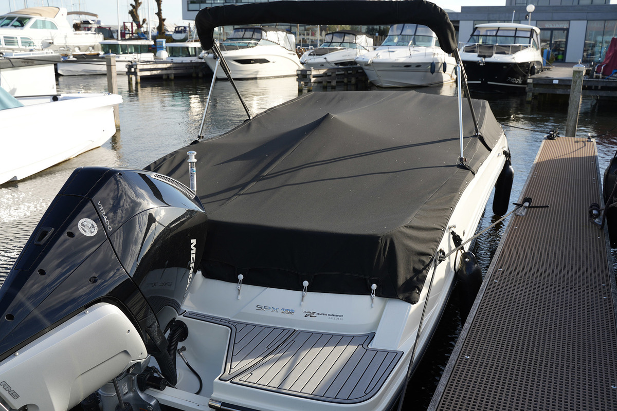 foto: 44 Sea Ray SPX 230 Outboard