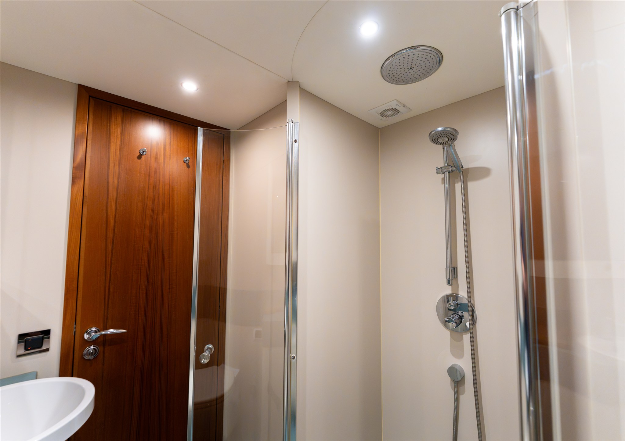 foto: 47 Van Der Valk Shipyard Custom Explorer
