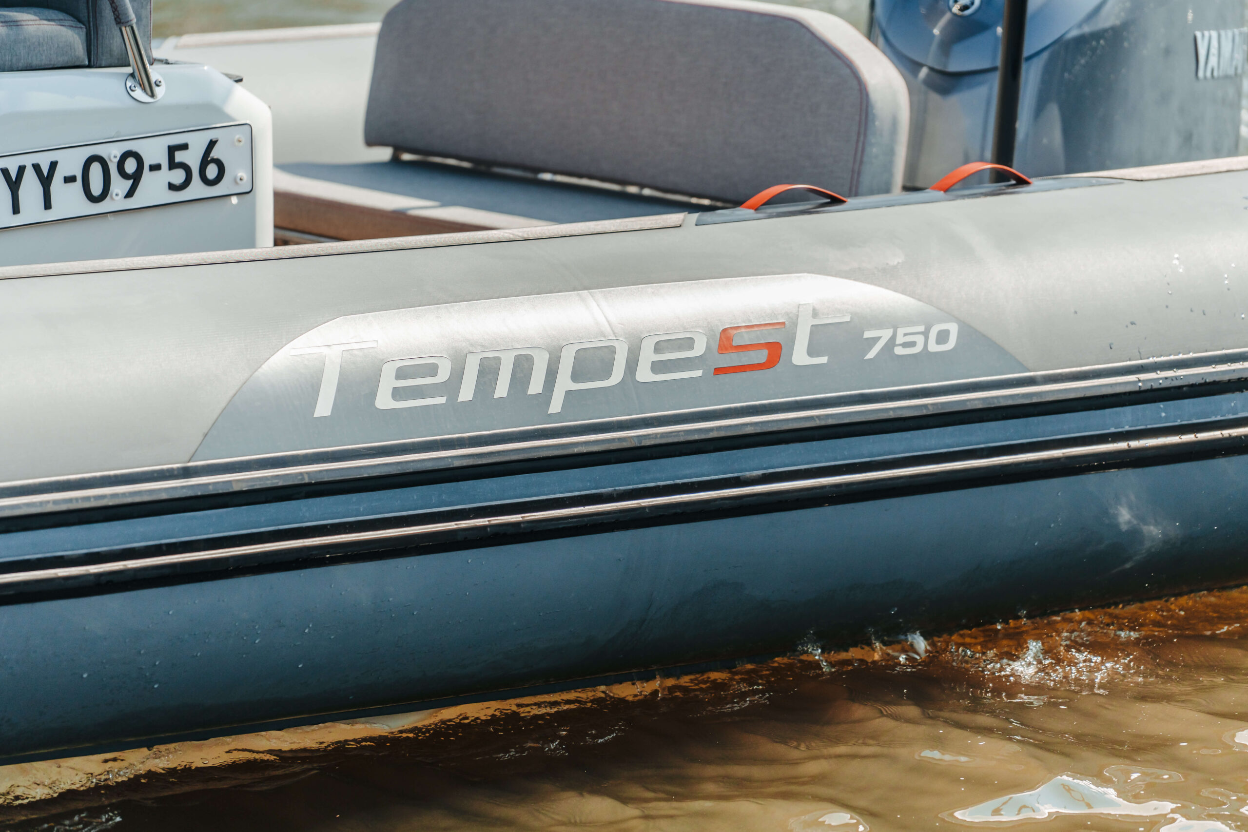 foto: 33 Capelli Tempest 750 Sport