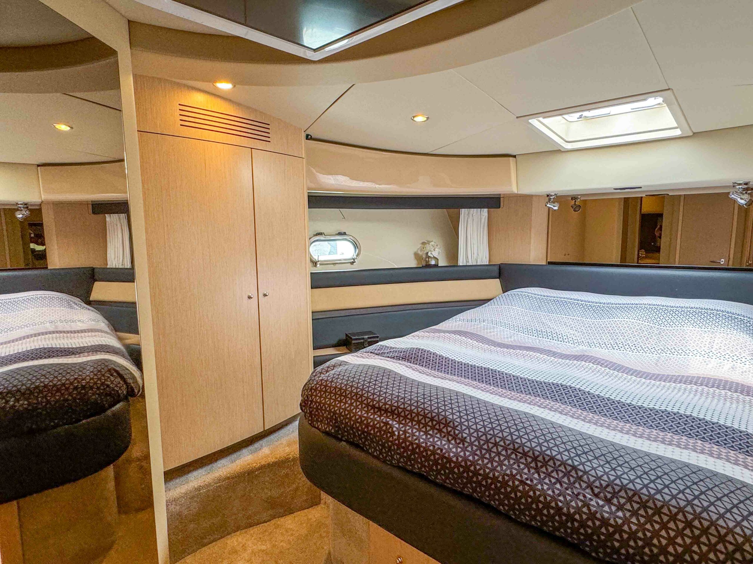 foto: 19 Ferretti Yachts 550