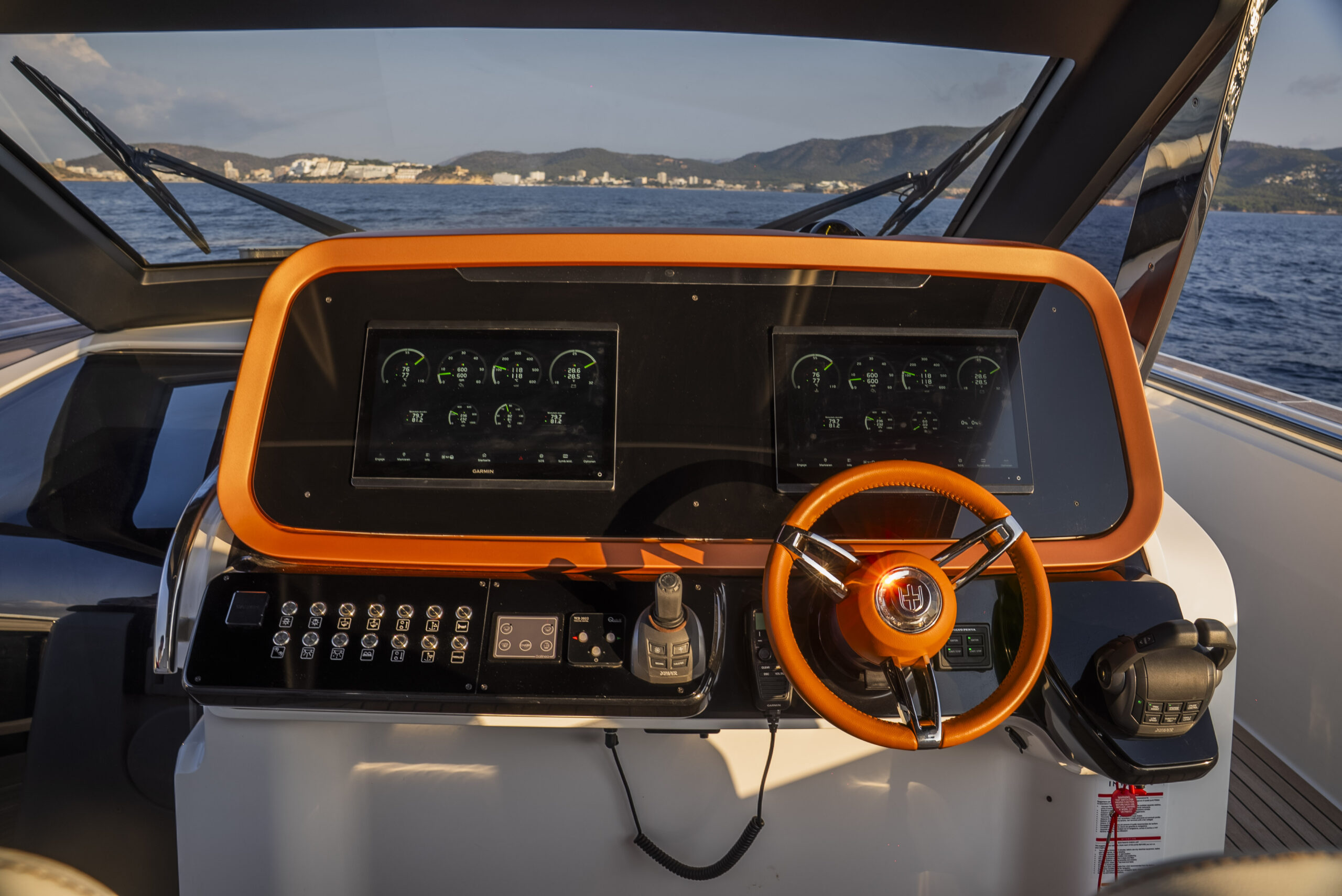 foto: 27 Invictus TT460