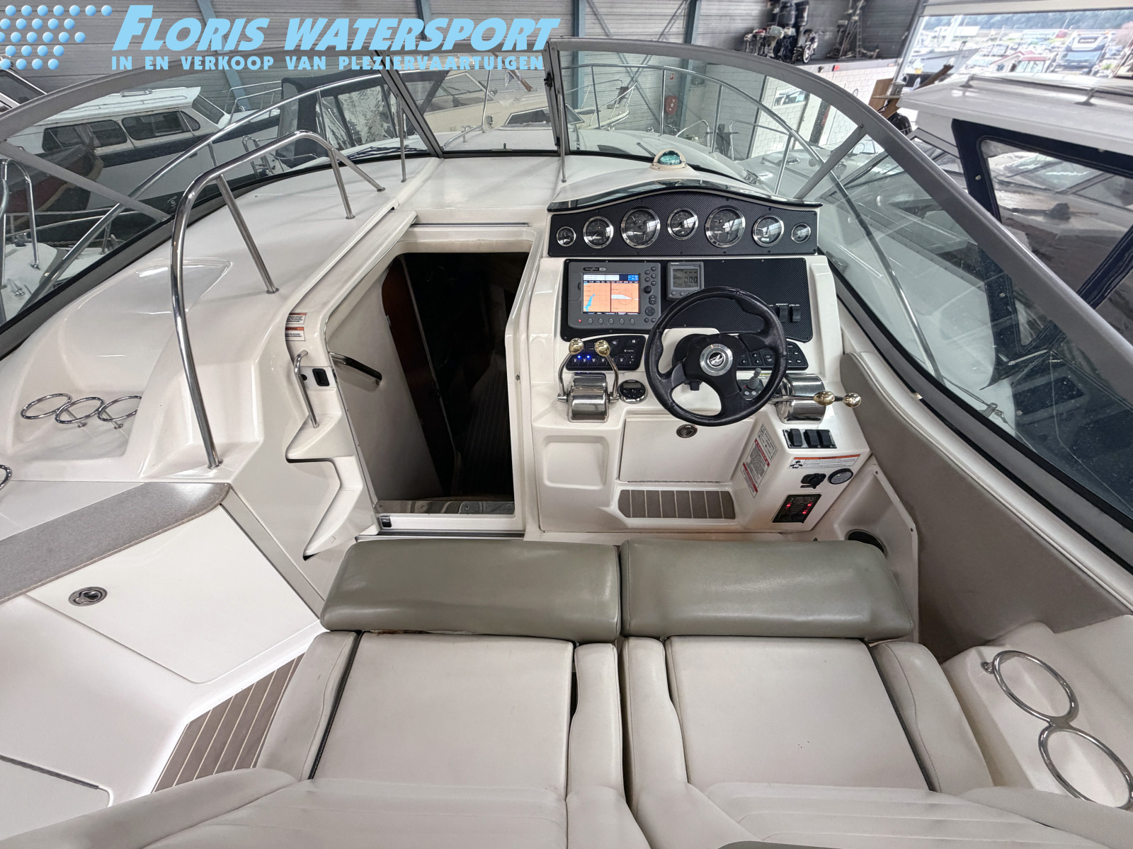foto: 9 Sea Ray 335 Sundancer