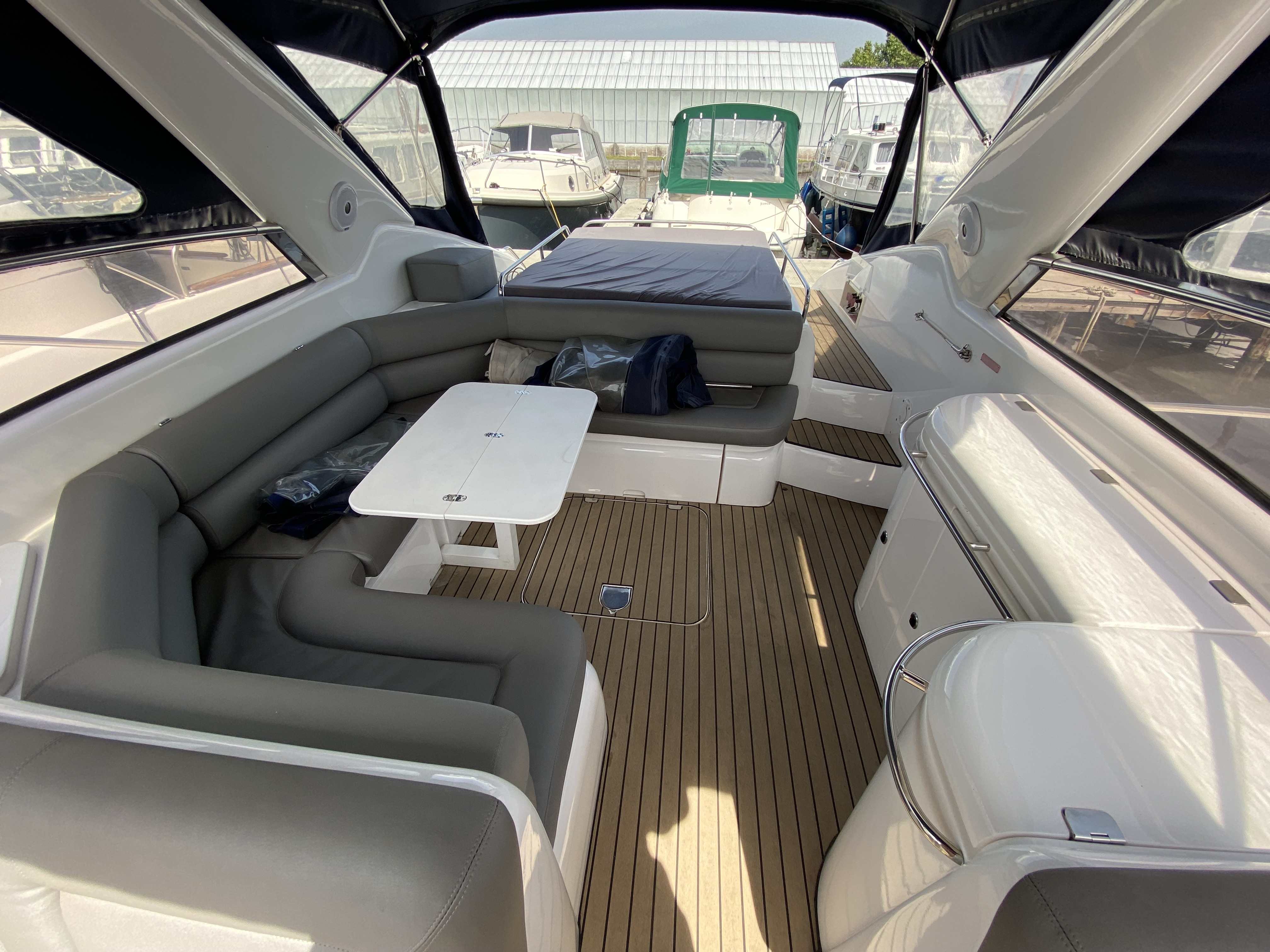 foto: 9 Sunseeker Comanche 40