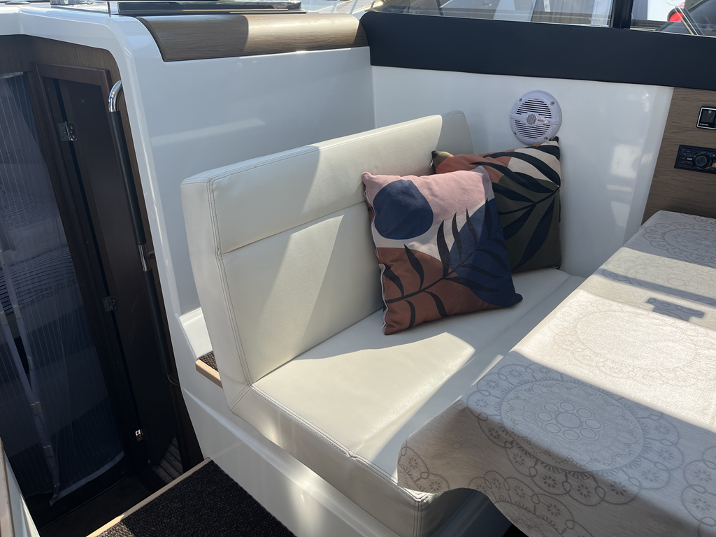 foto: 13 Jeanneau NC 9