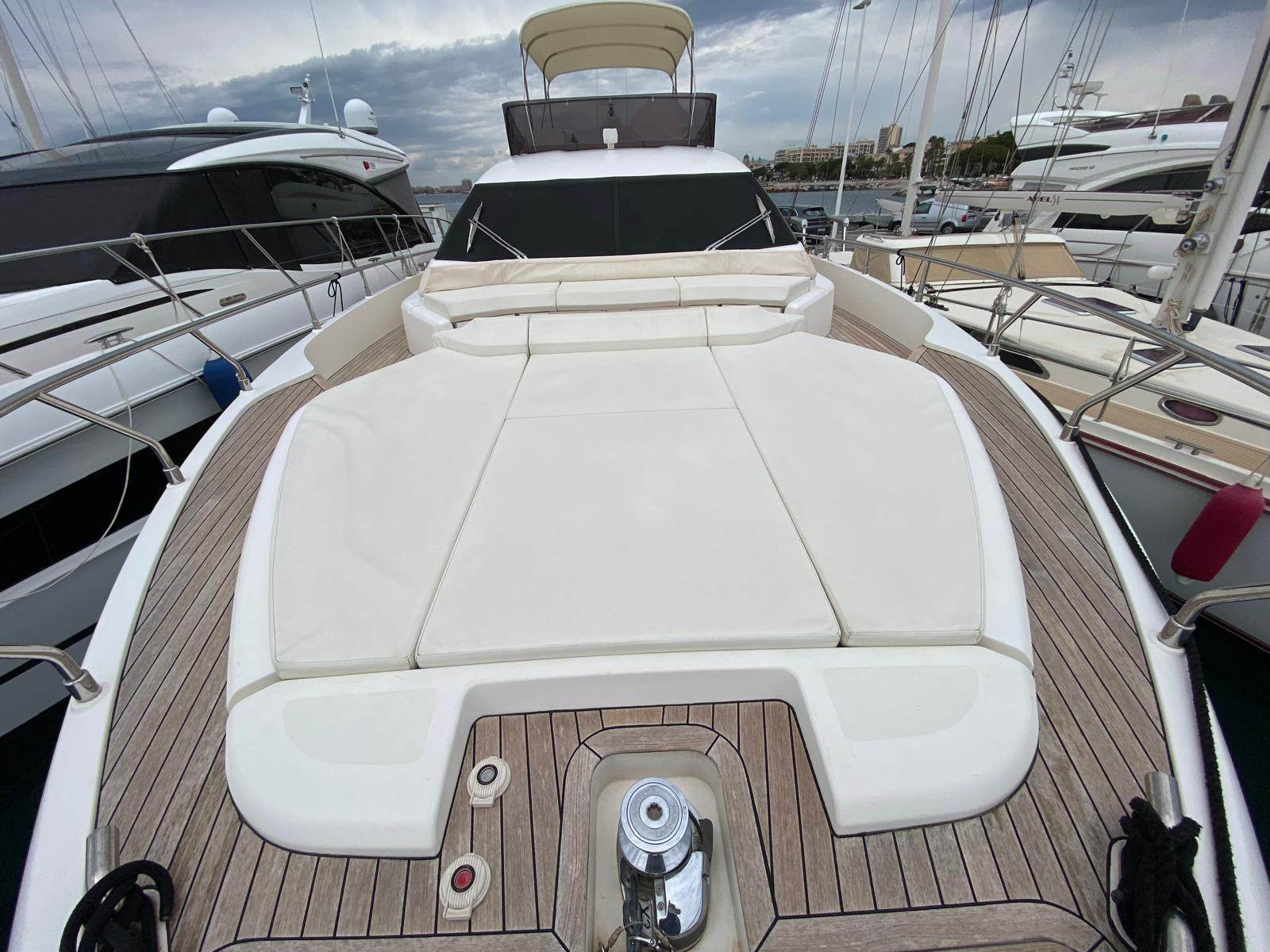 foto: 14 Ferretti 550
