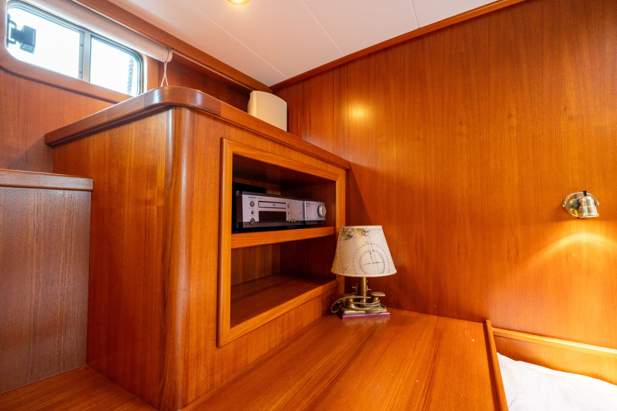 foto: 33 Pieter Beeldsnijder Pieter Beeldsnijder Spiegelkotter 15.00 VS