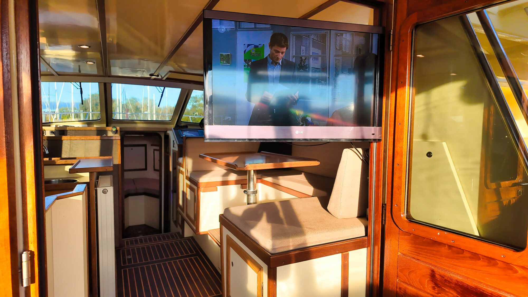 foto: 17 Bruce Roberts Bruce Roberts Euro 12.00 Flybridge