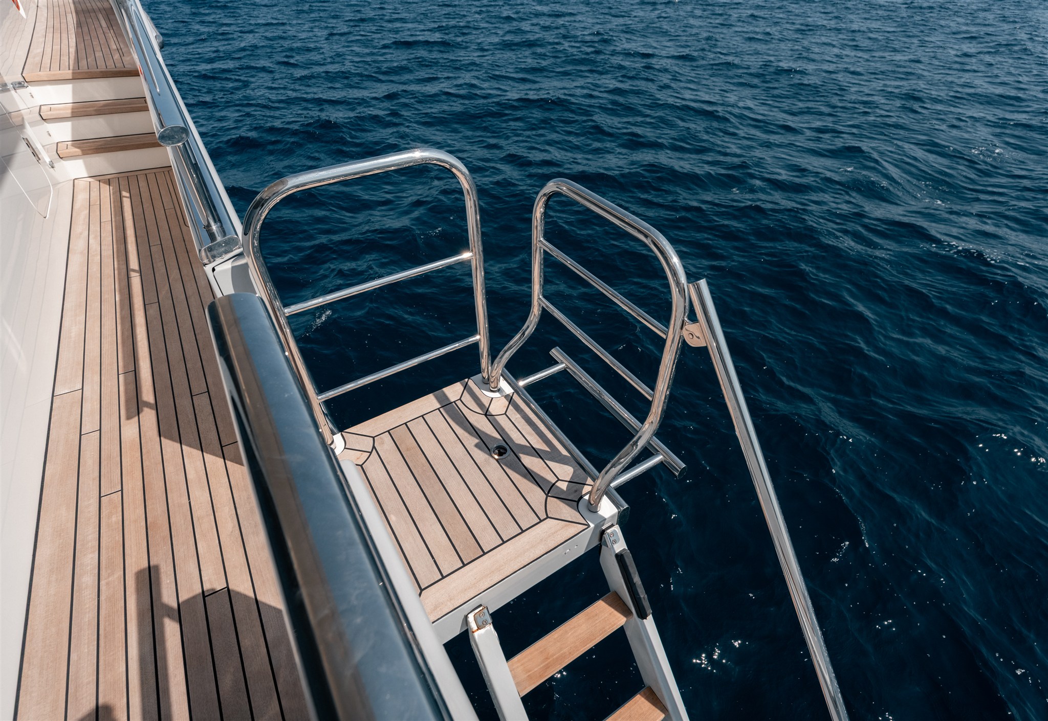 foto: 20 Van Der Valk Shipyard Custom Explorer