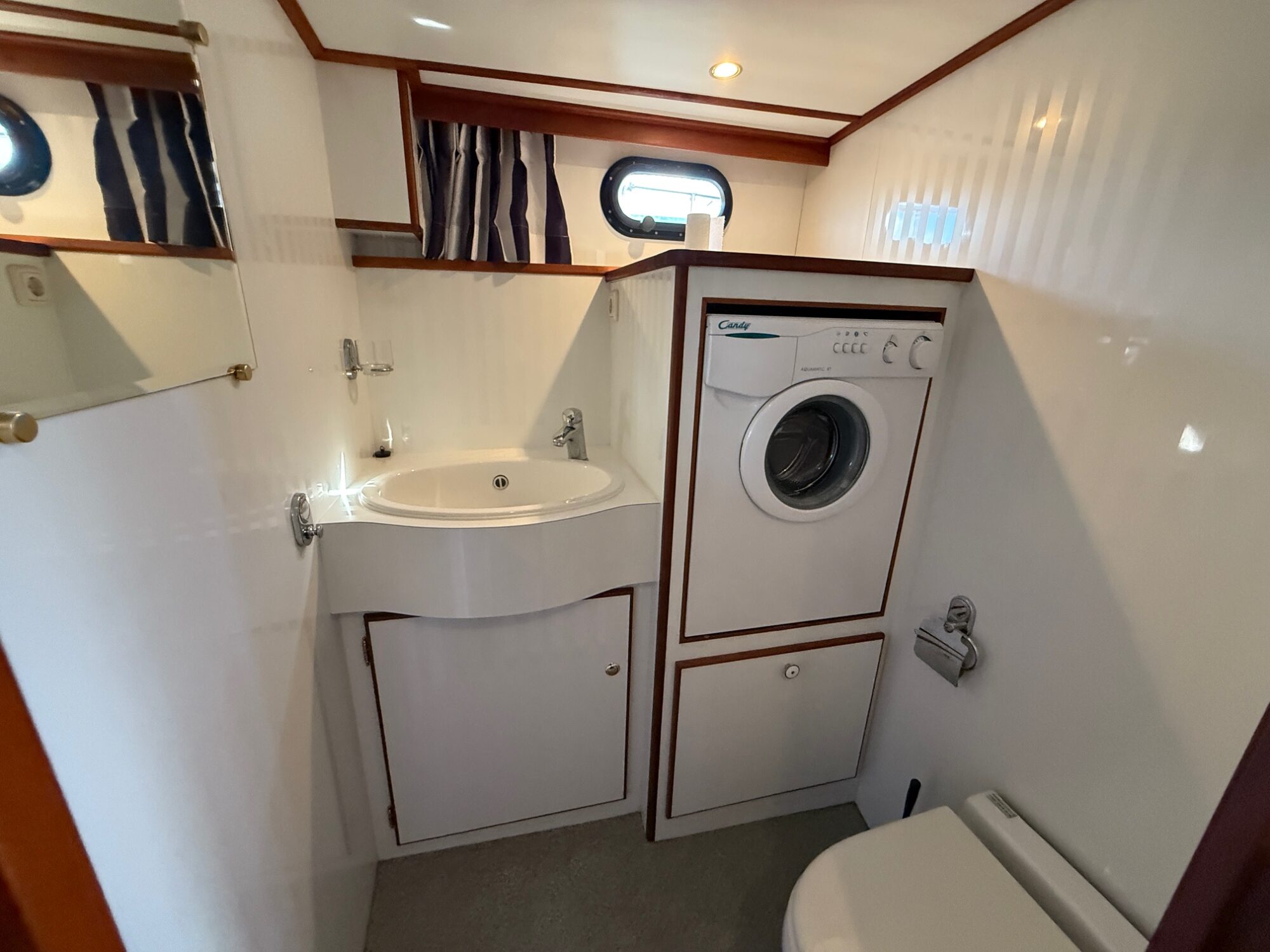 foto: 27 Explorer Explorer Classic 44 AK Cabrio