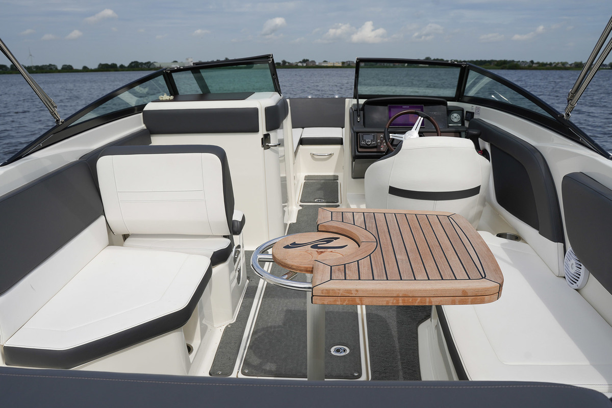 foto: 23 Sea Ray  SPX 230