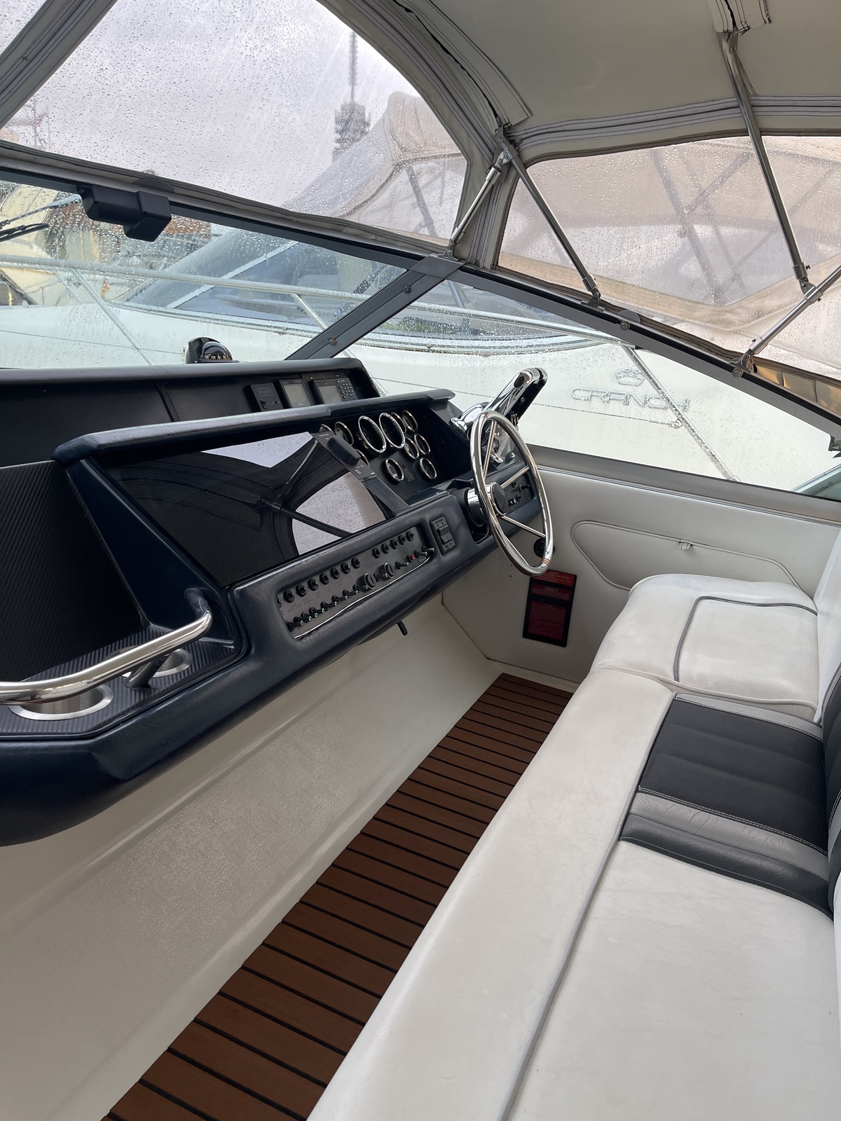 foto: 21 Sea Ray 310 Sundancer 