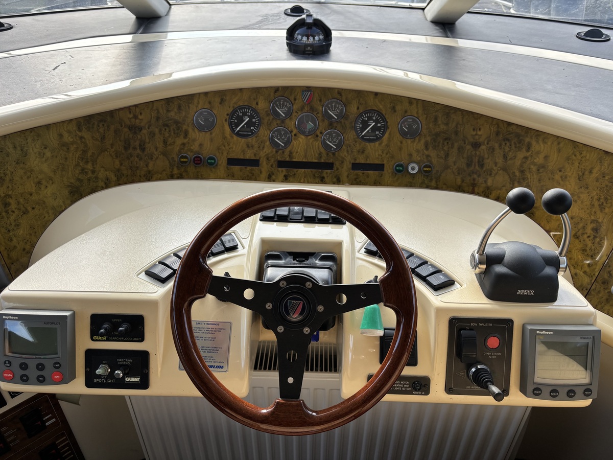 foto: 15 Fairline Squadron 52