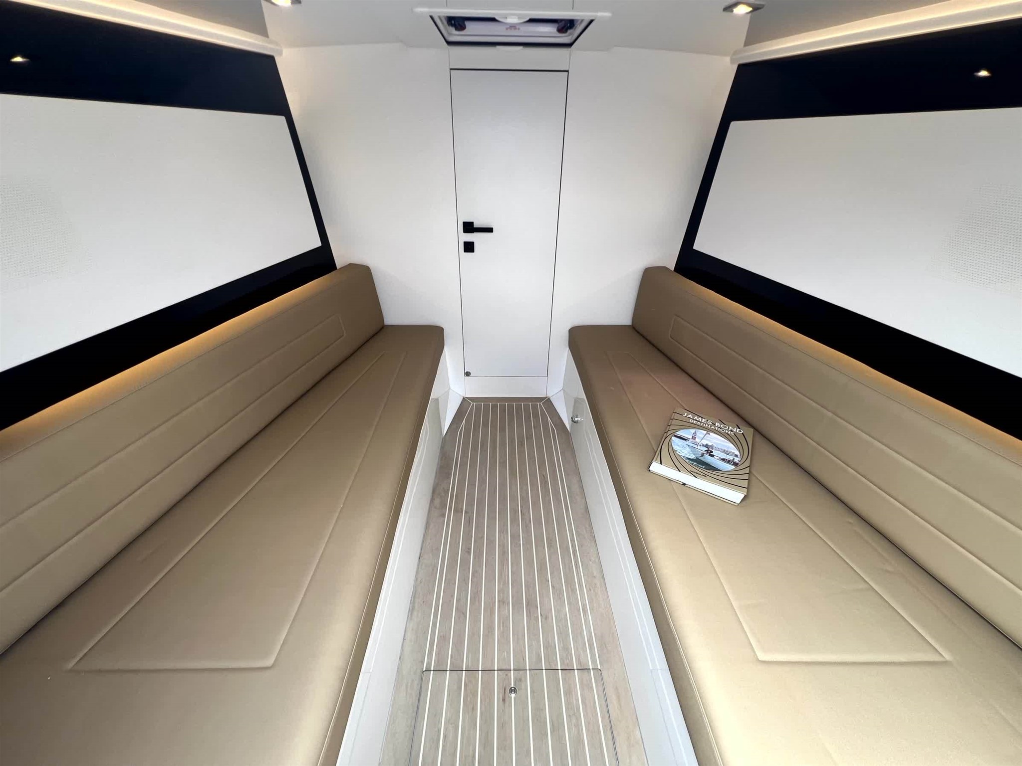 foto: 17 Vandutch 32 - Goldfinger