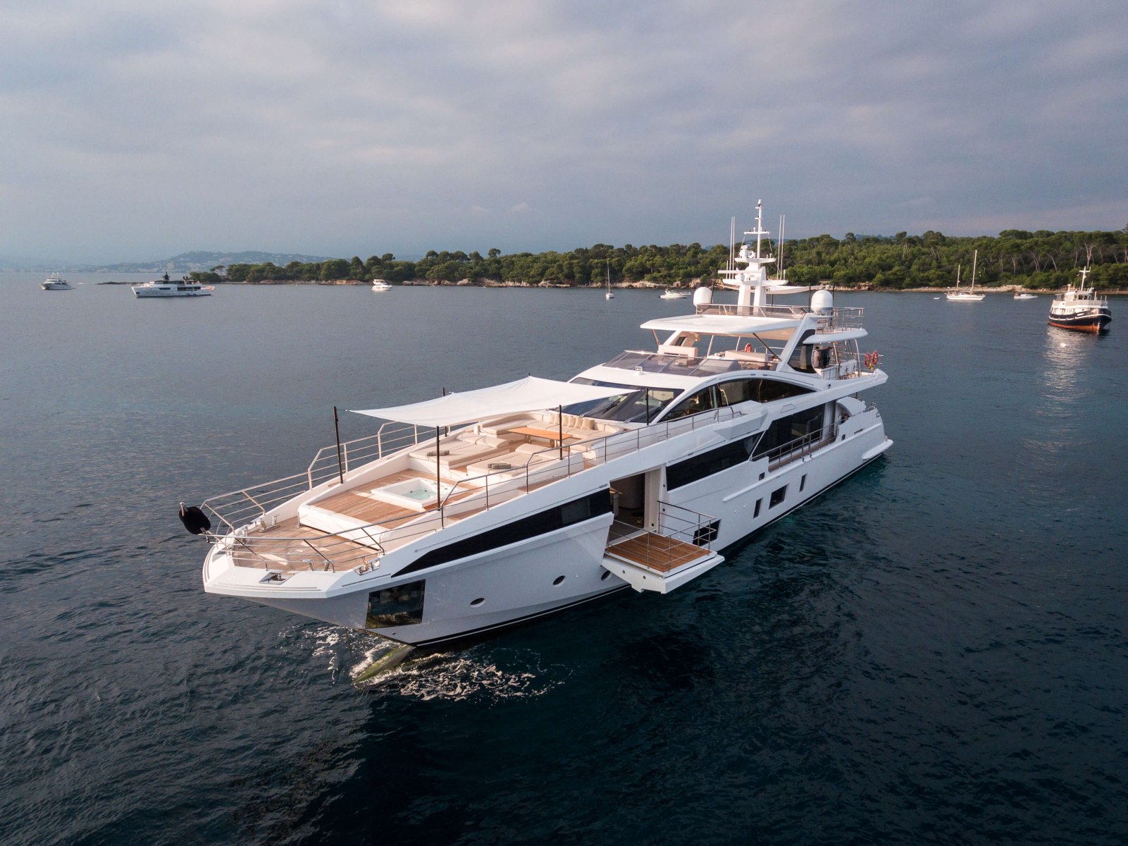 foto: 12 Azimut Grande 35 M/Y HEED