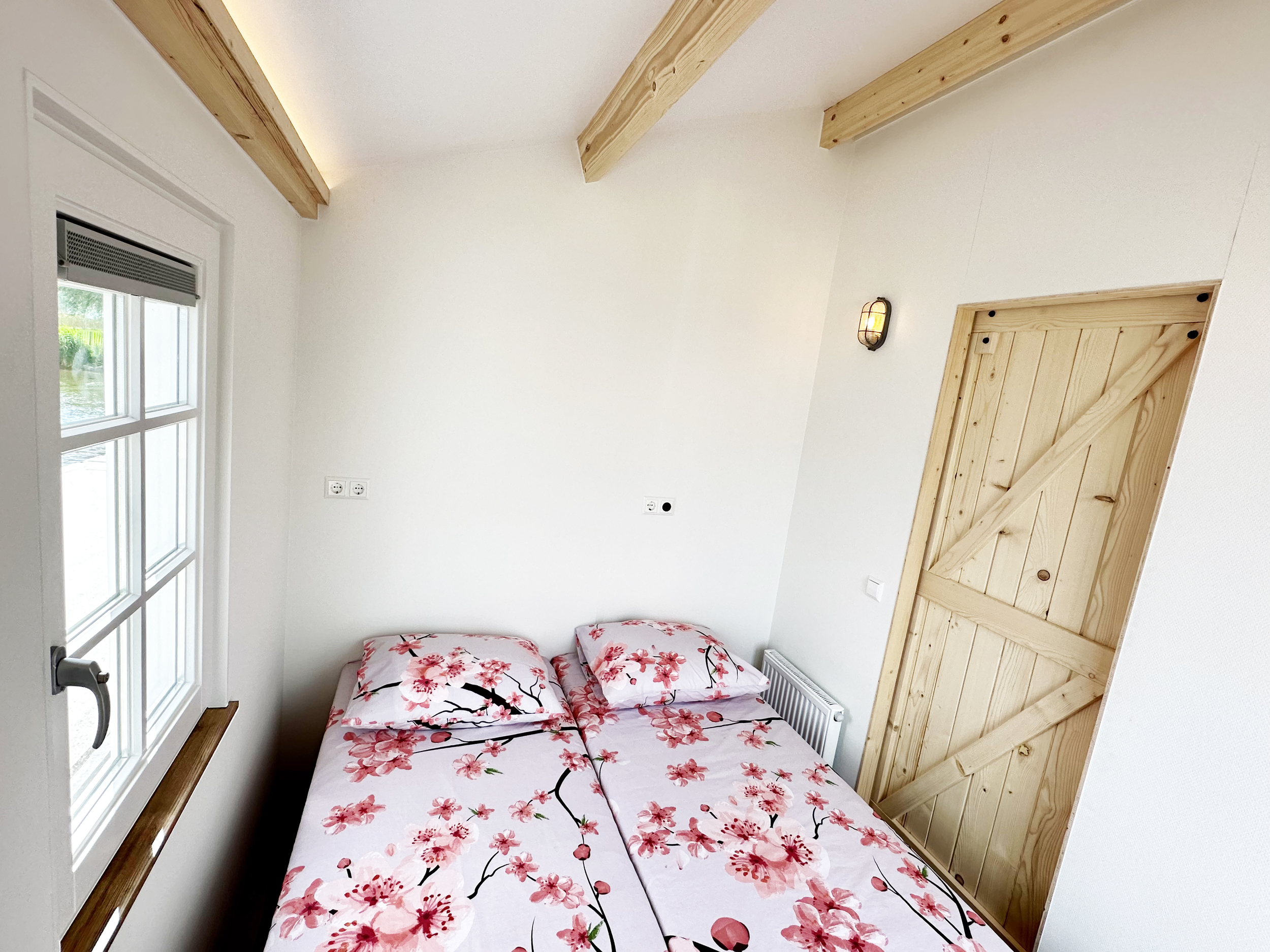 foto: 33 HOMESHIP VaarChalet In Amsterdam 1250D Luxe Houseboat