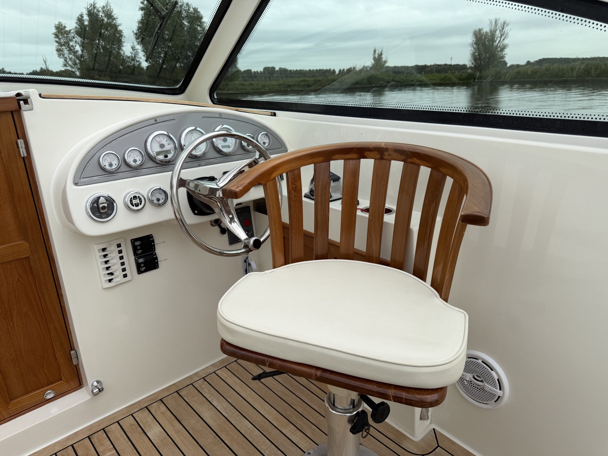 foto: 16 Long Island 33 Runabout