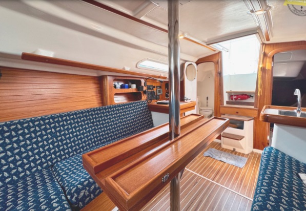 foto: 9 Dufour  30 CLASSIC 