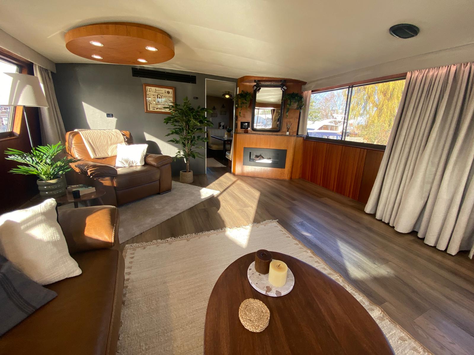 foto: 16 Hatteras 70 Fly ( Varend Woonschip )