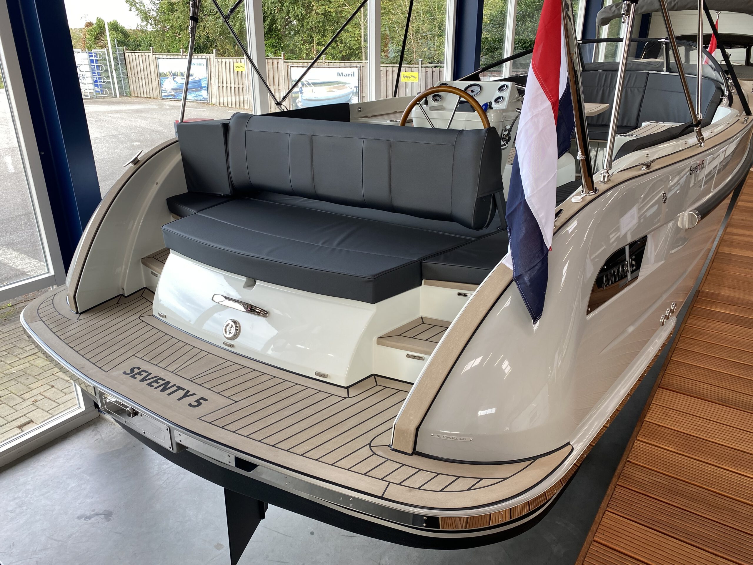 foto: 34 Antaris Seventy5 (op voorraad)