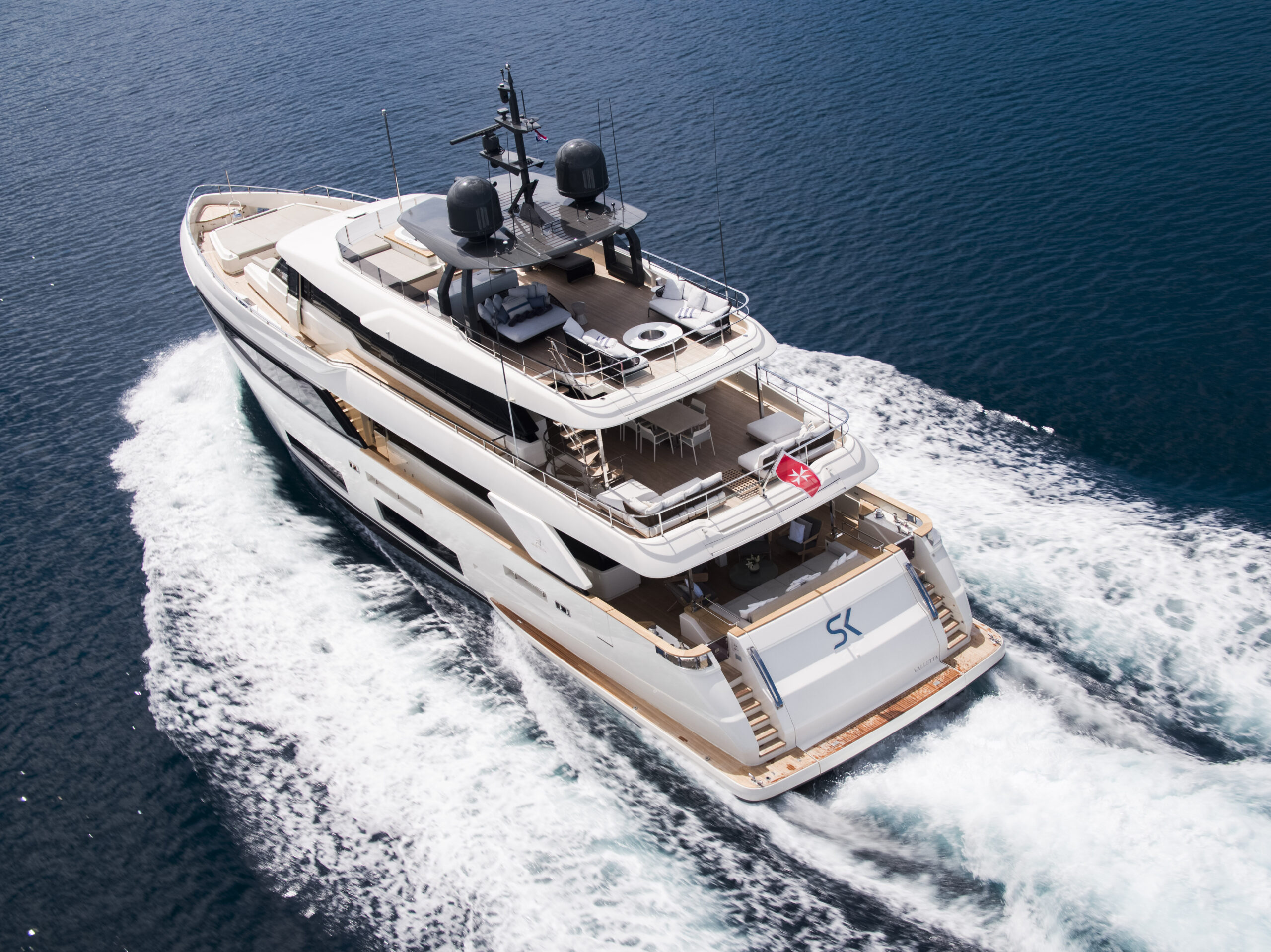 foto: 50 Custom Line Navetta 33