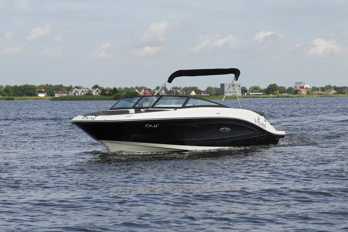 foto: 24 Sea Ray  SPX 230