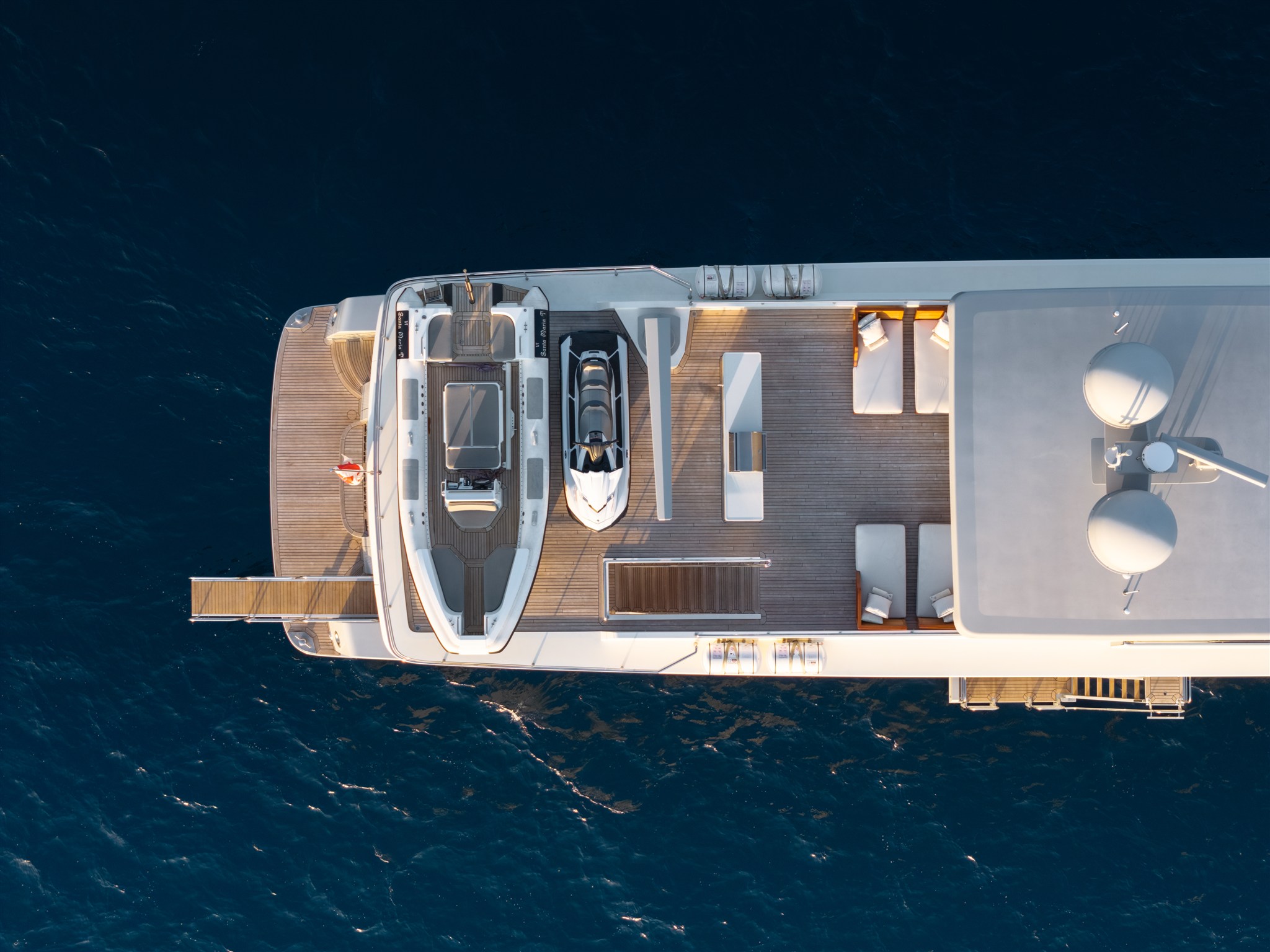 foto: 21 Van Der Valk Shipyard Custom Explorer