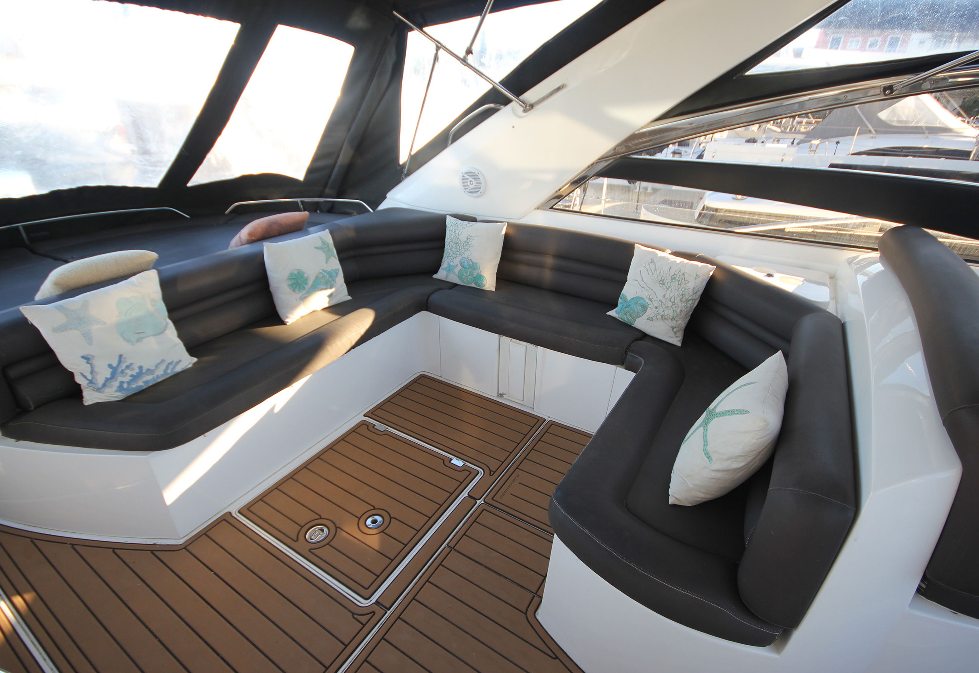 foto: 11 Sunseeker Portofino 53